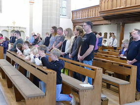 Vorstellung der Kommunionkinder in St. Crescentius ( © Karl-Franz Thiede)